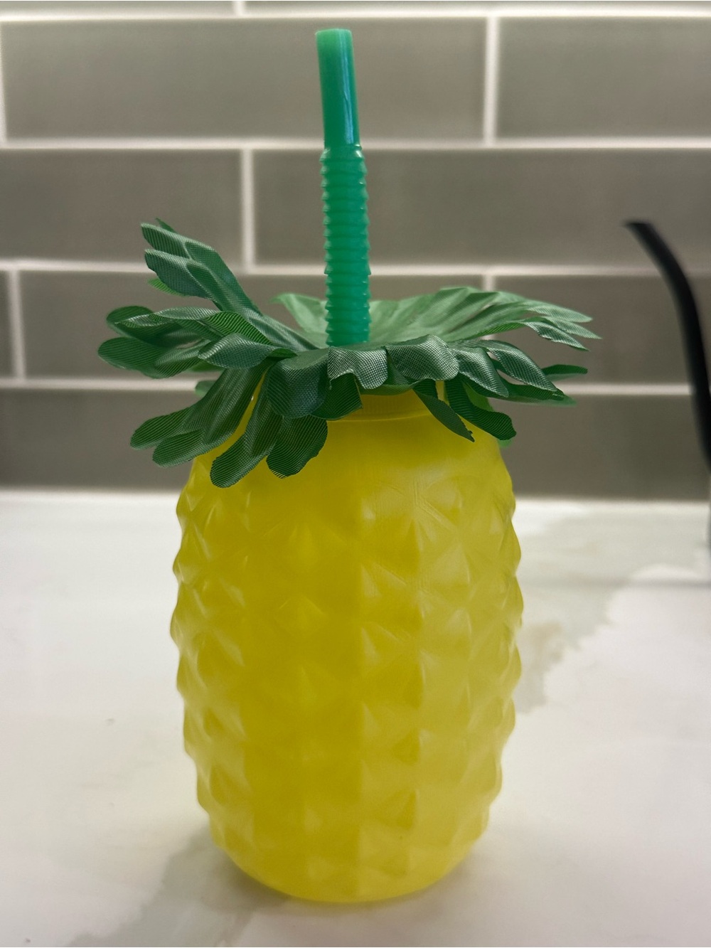 Pineapple Shaped Drink Tumbler with Green Leaf Lid and Straw